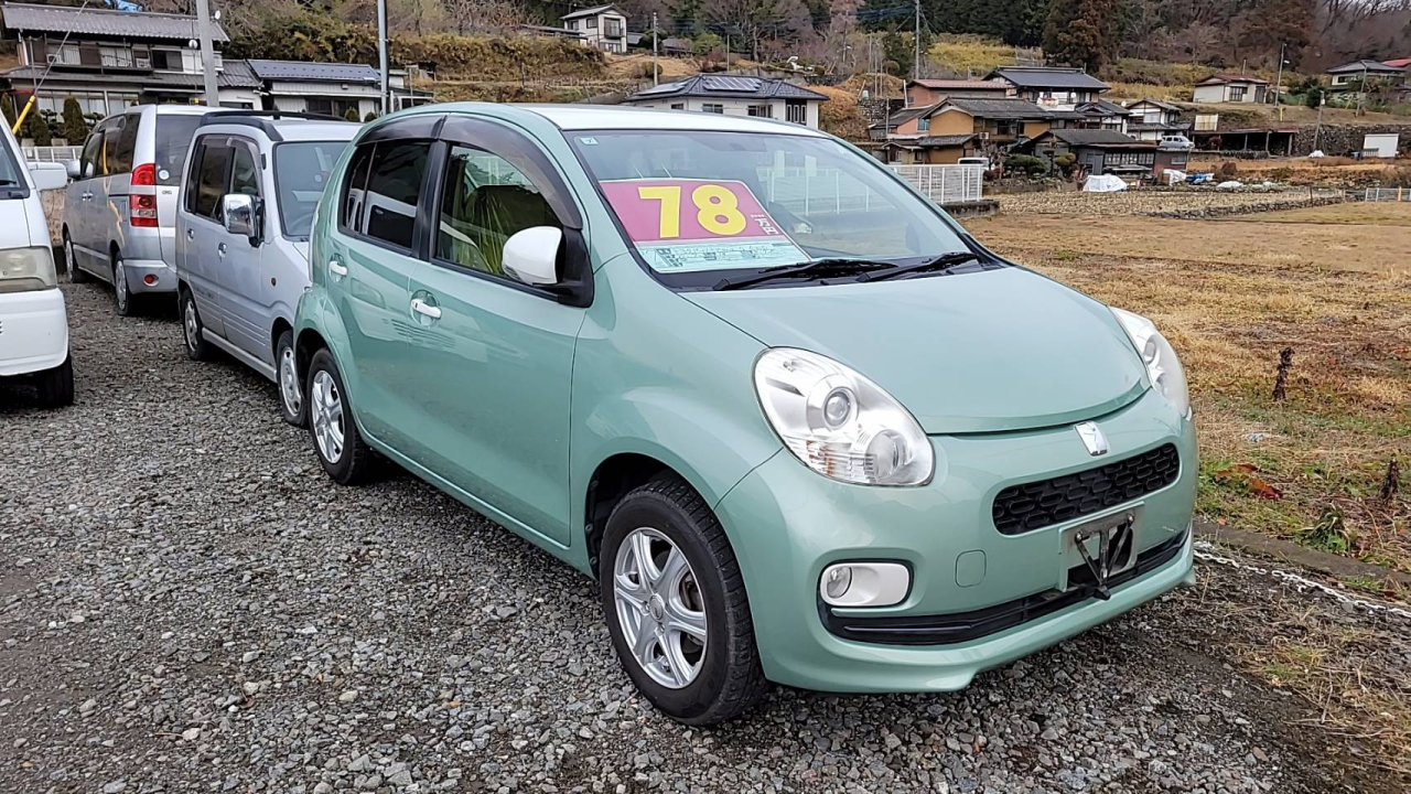 トヨタ　パッソ　＋Hana  Gパッケージ