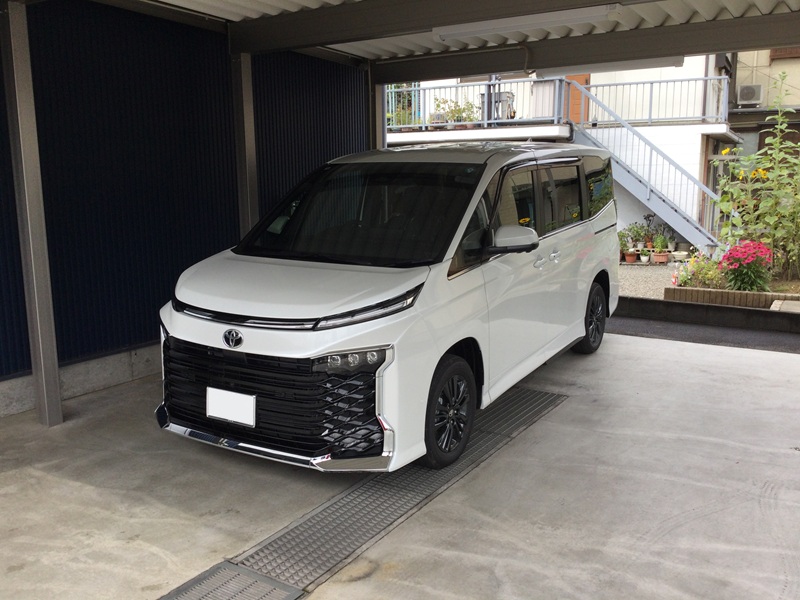 【951】　トヨタ　ヴォクシー